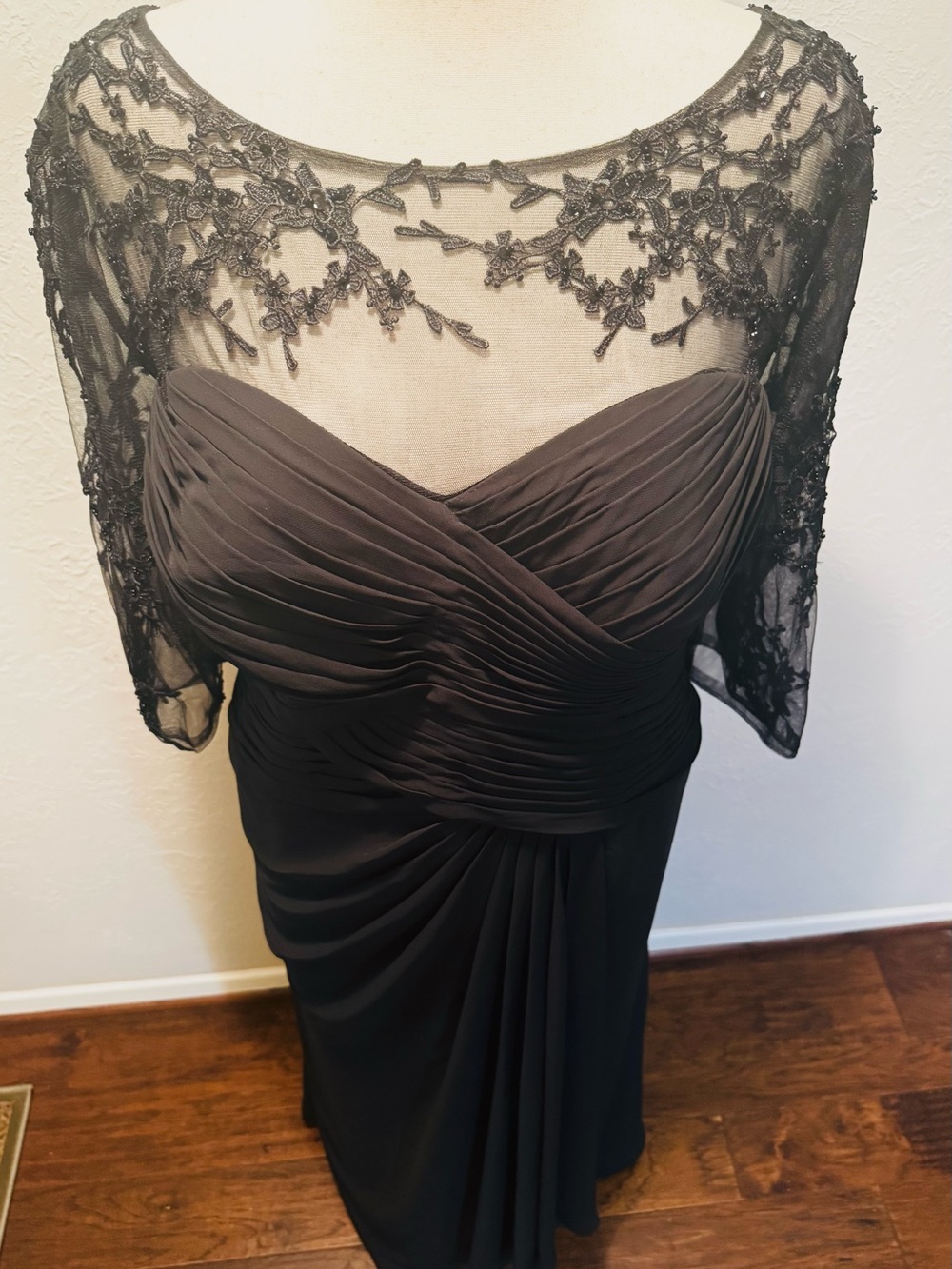 JJ’s House Elegant Black Evening Gown with Sheer Lace Sleeves - Picture 4 of 10
